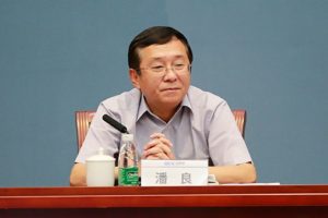 Бивш служител на SASAC, преследван по обвинения в подкуп
